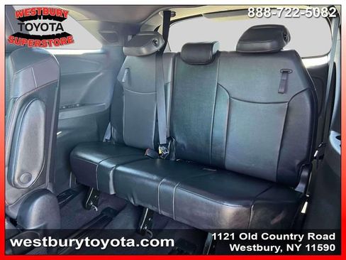 Used 2022 Toyota Sienna XSE w/ XSE Plus Package AWD/4WD image 18