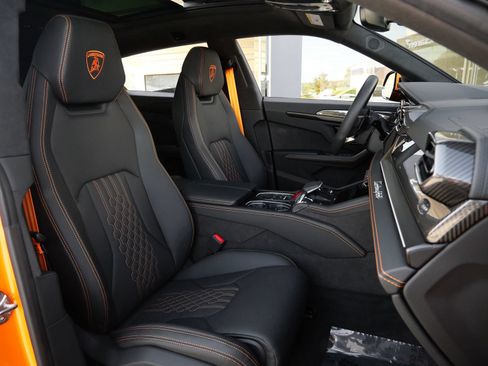 Used 2025 Lamborghini Urus SE AWD/4WD image 8