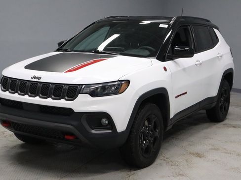 Used 2023 Jeep Compass Trailhawk w/ Trailhawk Convenience Group image 7