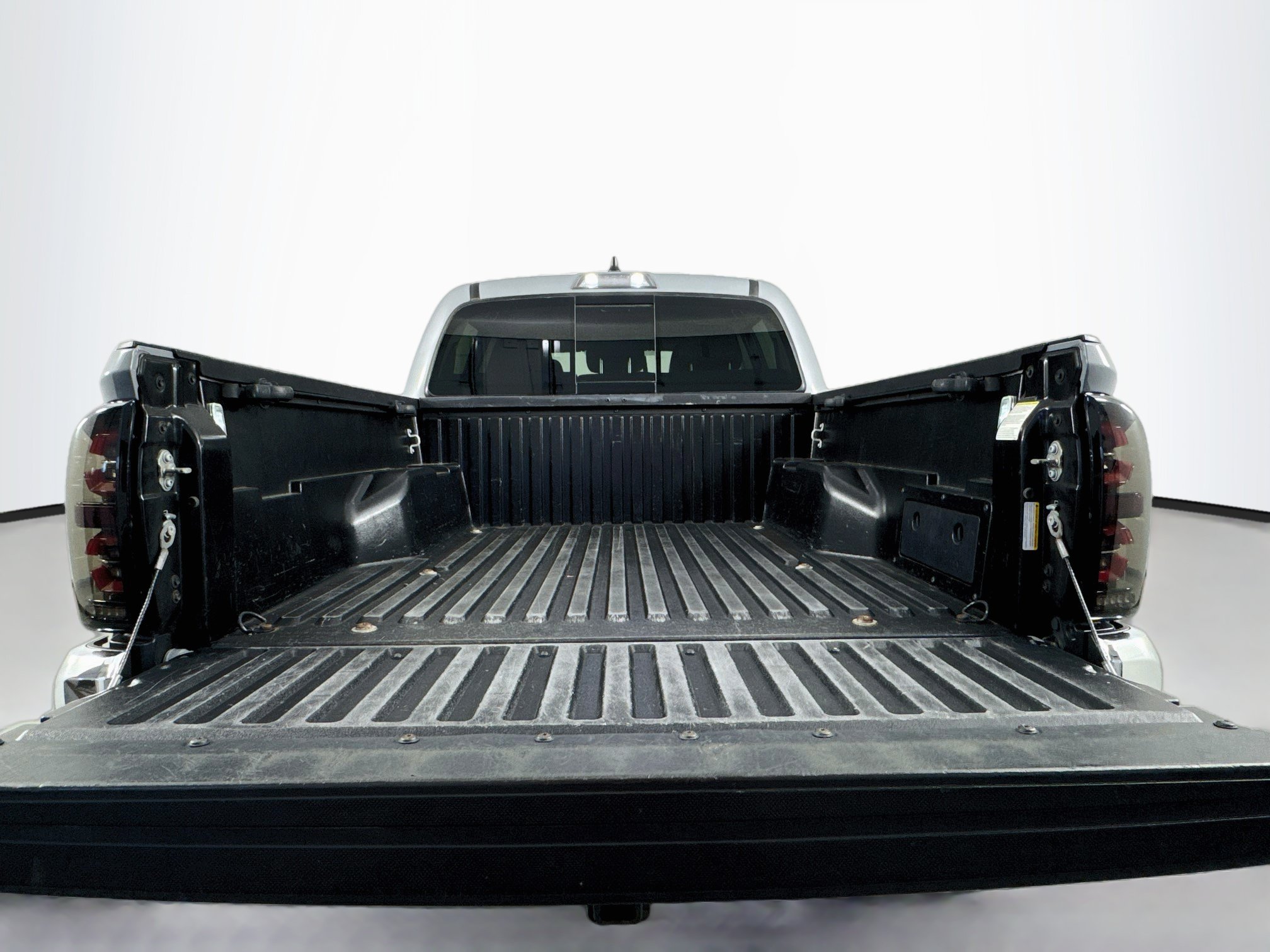 Used 2021 Toyota Tacoma SR5 AWD/4WD image 25