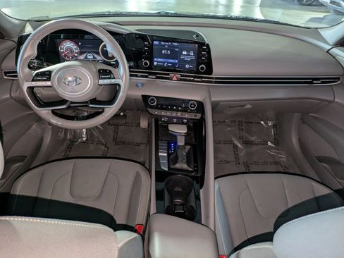 Used 2022 Hyundai Elantra SEL w/ Convenience + Premium Package FWD image 16