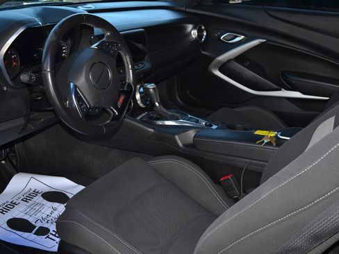 Used 2018 Chevrolet Camaro SS image 17