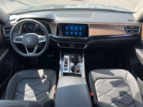 Used 2024 Volkswagen Atlas SE image 25