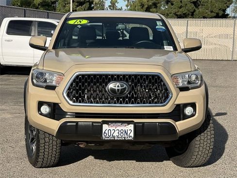 Used 2018 Toyota Tacoma TRD Off-Road image 2