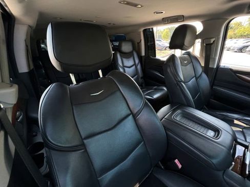 Used 2019 Cadillac Escalade ESV image 41