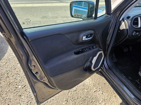 Used 2016 Jeep Renegade Latitude w/ Cold Weather Group image 24