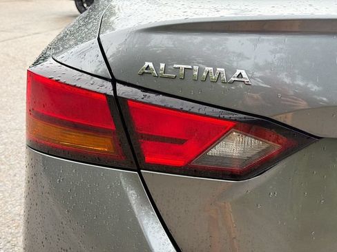 Used 2022 Nissan Altima 2.5 SR FWD image 10