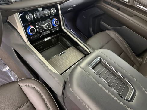 Used 2023 GMC Yukon Denali w/ Denali Reserve Package image 21