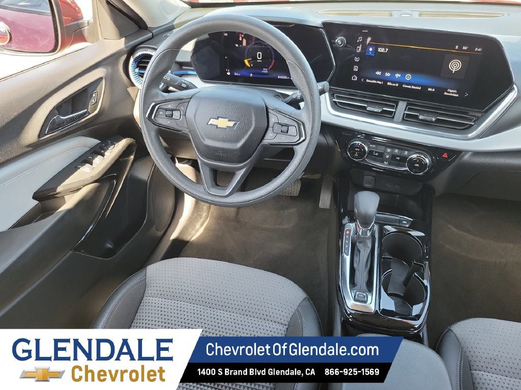 Used 2025 Chevrolet Trax LT FWD image 15