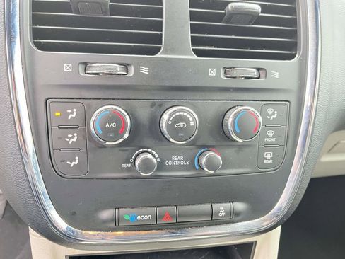 Used 2020 Dodge Grand Caravan SXT image 21