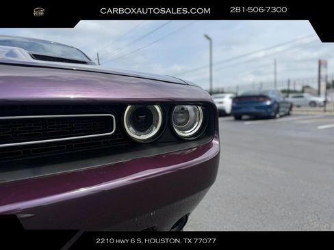 Used 2021 Dodge Challenger SXT RWD image 23