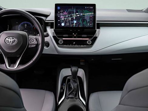 Used 2025 Toyota Corolla SE w/ SE Premium Package image 11