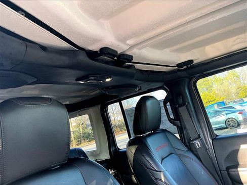 Used 2018 Jeep Wrangler Unlimited Rubicon image 18