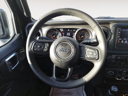 Used 2023 Jeep Gladiator Sport AWD/4WD image 13