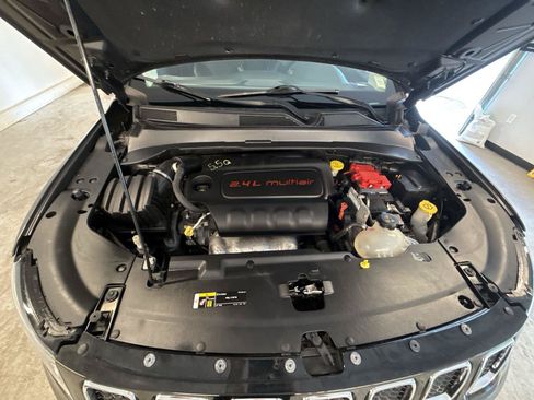 Used 2019 Jeep Compass Latitude AWD/4WD image 17