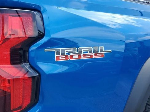 Used 2023 Chevrolet Colorado Trail Boss w/ Technology Package AWD/4WD image 7