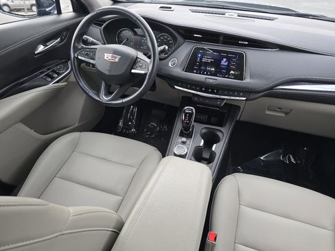 Used 2022 Cadillac XT4 Luxury w/ Cold Weather Package image 33