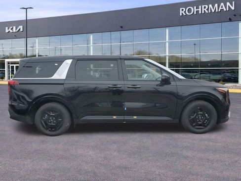 New 2026 Kia Carnival FWD image 35