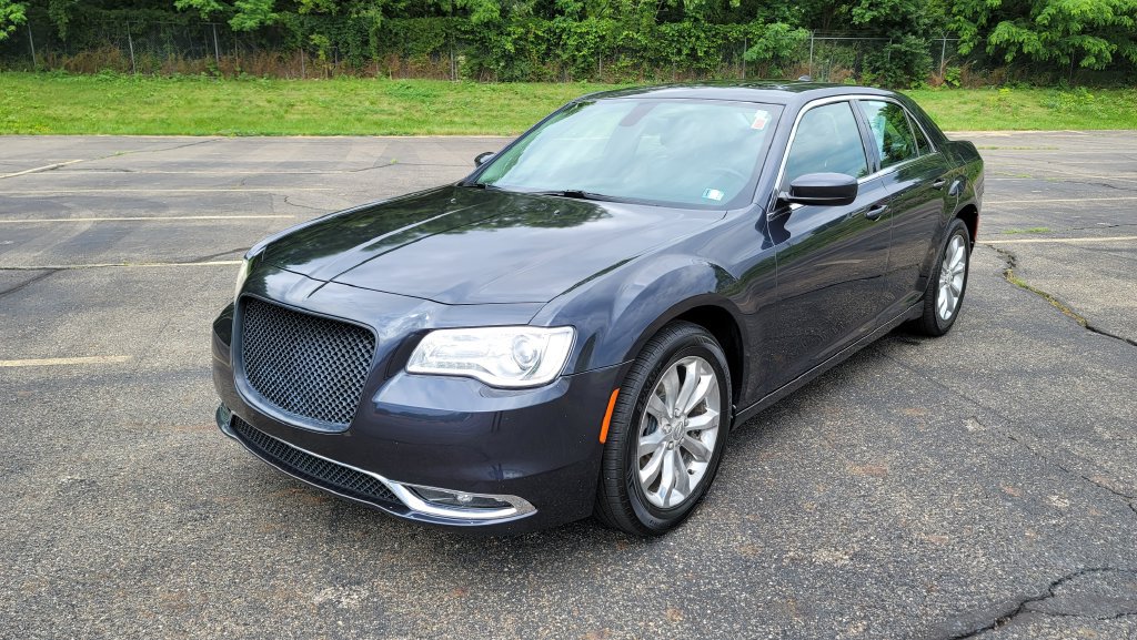 Used 2016 Chrysler 300 Limited w/ Driver Convenience Group AWD/4WD image 5