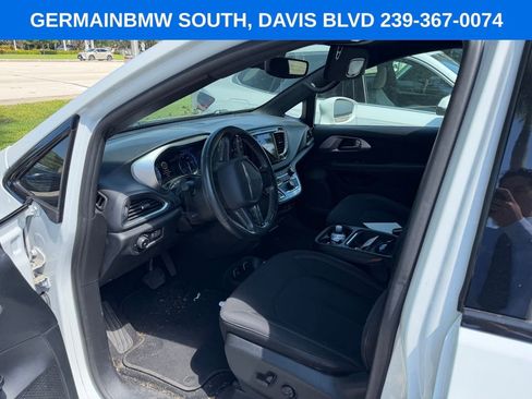 Used 2019 Chrysler Pacifica Touring Plus w/ Advanced Safetytec Group FWD image 18