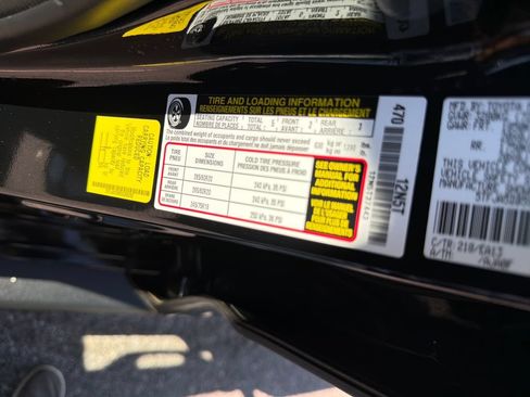 Used 2025 Toyota Tundra Limited AWD/4WD image 36