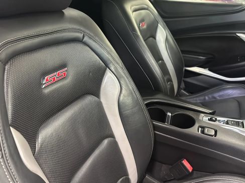Used 2016 Chevrolet Camaro SS RWD image 11