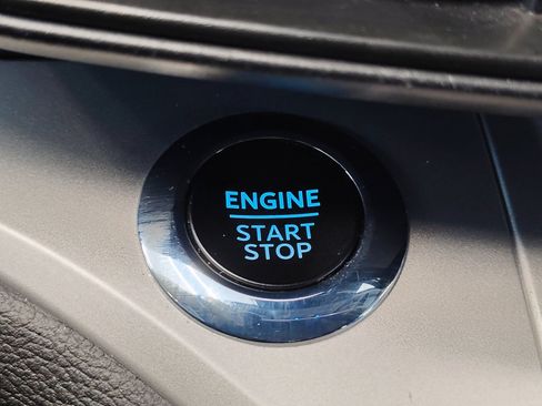 Used 2023 Ford Explorer XLT RWD image 33