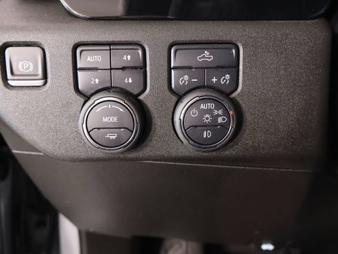 Used 2024 Chevrolet Silverado 1500 RST w/ Z71 Off-Road Package AWD/4WD image 9