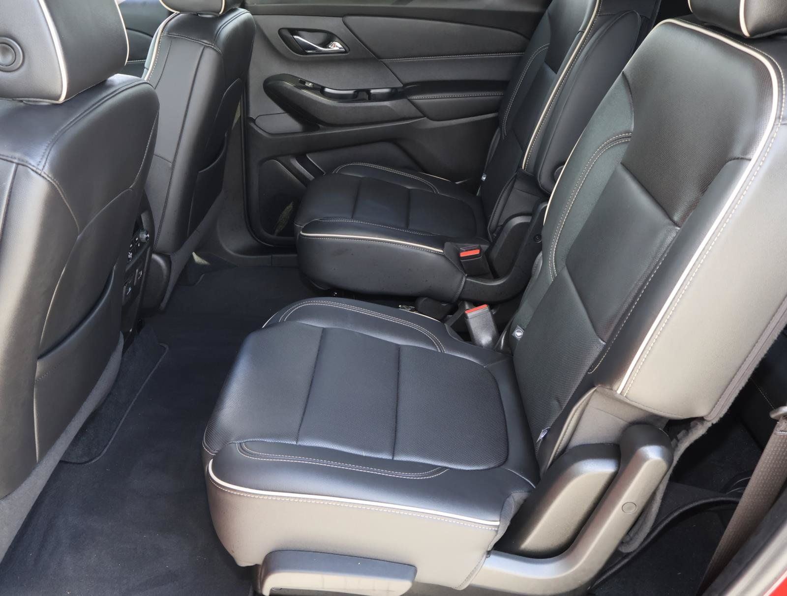 Used 2023 Chevrolet Traverse Premier FWD image 23