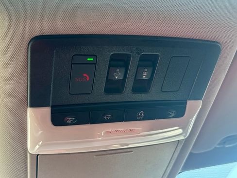 Used 2024 Nissan Rogue SV w/ SV Premium Package image 29