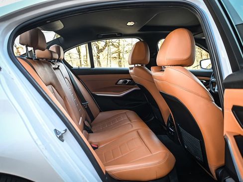 Used 2019 BMW 330i xDrive Sedan w/ Premium Package image 16