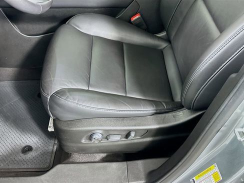 Used 2024 Cadillac XT4 Premium Luxury image 19