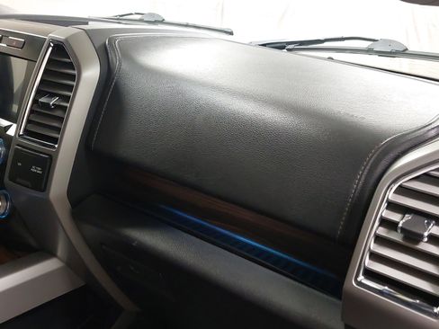 Used 2016 Ford F150 Lariat w/ Equipment Group 502A Luxury image 29