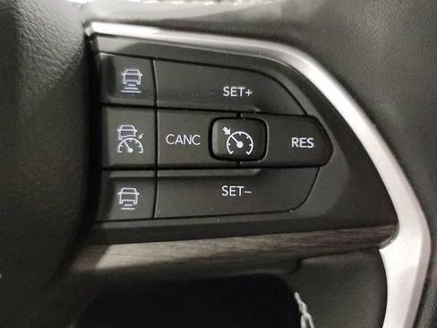 Used 2024 Jeep Grand Cherokee L Limited AWD/4WD image 34