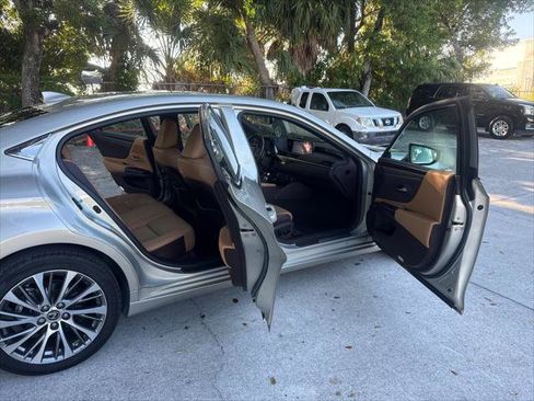 Used 2019 Lexus ES 350 w/ Premium Package FWD image 13