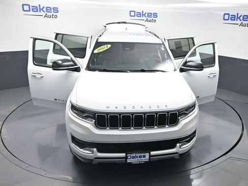 Used 2024 Jeep Wagoneer L Series II w/ Flexible Seating Group image 60