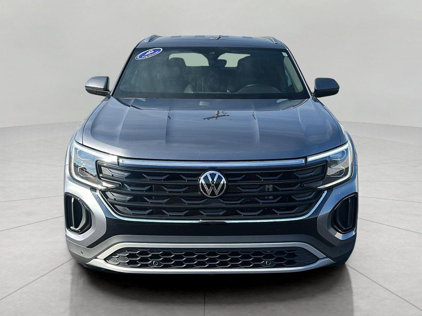 Used 2025 Volkswagen Atlas Cross Sport SE AWD/4WD image 2