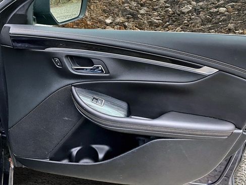 Used 2017 Chevrolet Impala LT w/ Convenience Package image 22