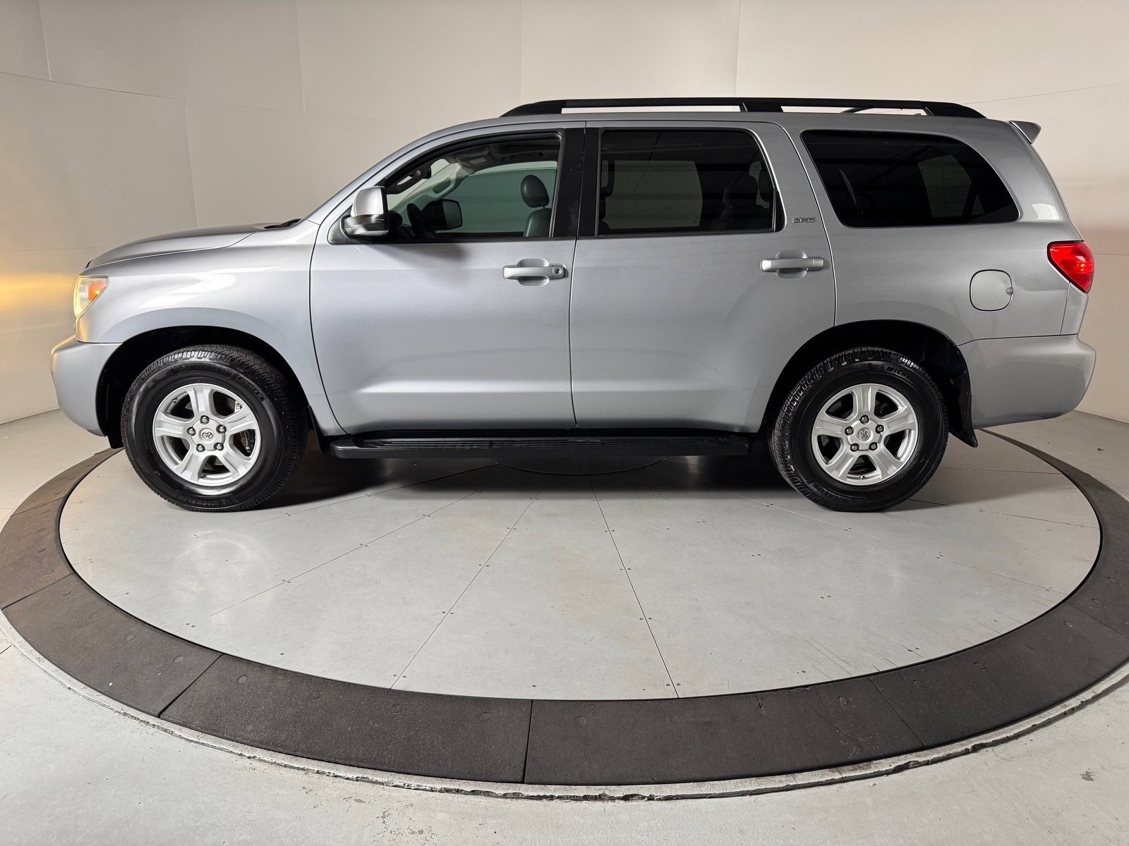 Used 2014 Toyota Sequoia SR5 w/ Premium Package AWD/4WD image 2