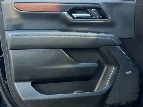 Used 2025 GMC Yukon XL Denali image 17