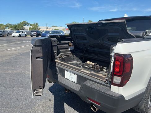 Used 2023 Honda Ridgeline Sport image 9