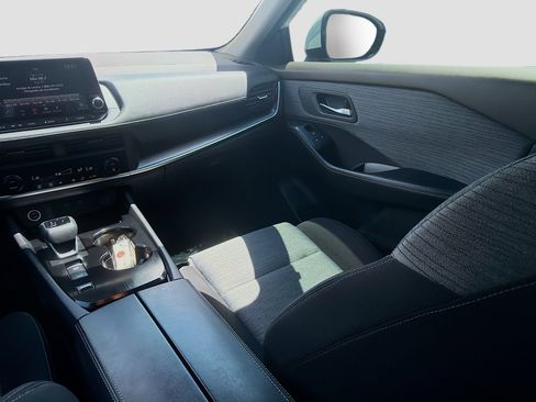 Used 2023 Nissan Rogue SV image 21