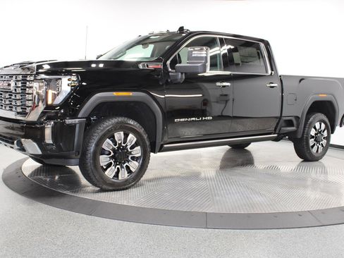 New 2026 GMC Sierra 2500 Denali w/ Denali Reserve Package AWD/4WD image 4