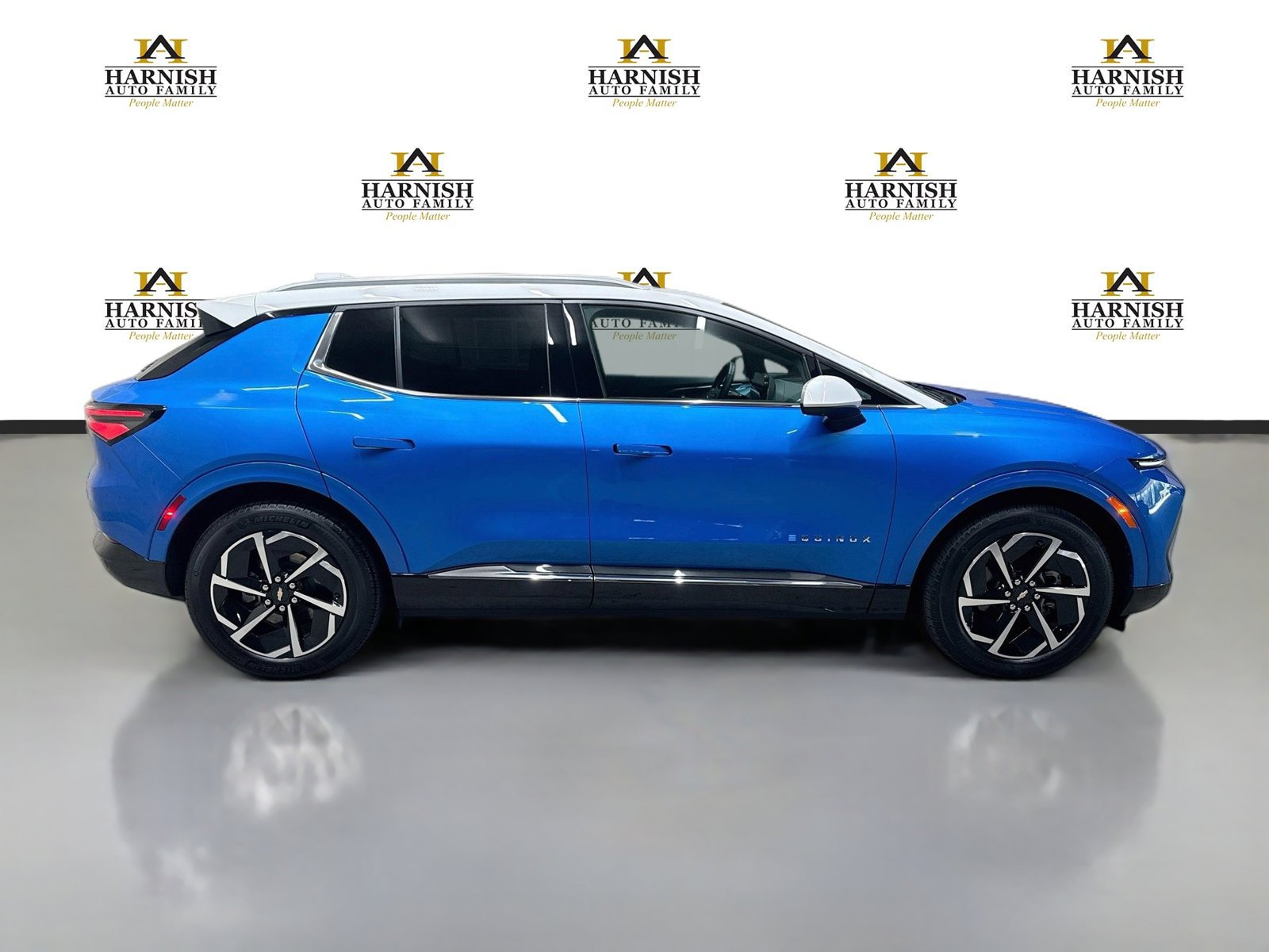 Used 2024 Chevrolet Equinox EV LT w/ LPO, Trailering Package FWD image 4