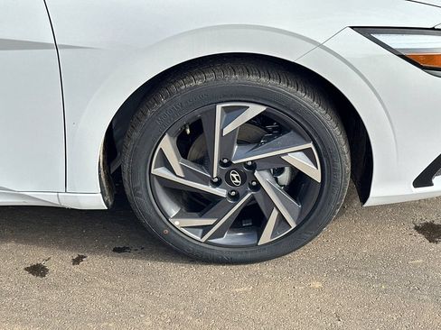 Certified 2025 Hyundai Elantra Sport FWD image 12
