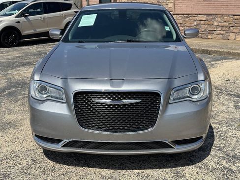 Used 2015 Chrysler 300 Limited RWD image 3