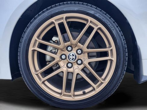 Used 2025 Toyota Corolla Hatchback image 11