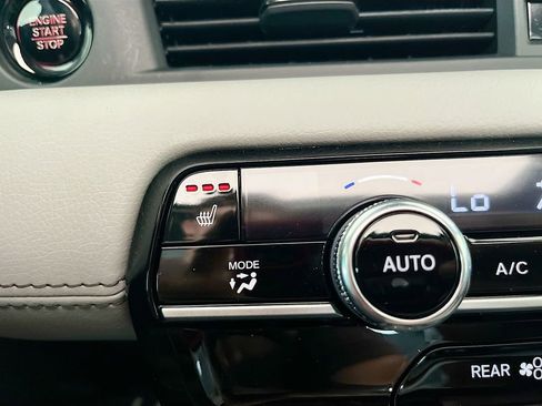 Used 2025 Honda Pilot Touring image 21