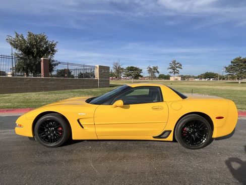 Used 2003 Chevrolet Corvette Z06 w/ Memory Package, 3 Drivers RWD image 2