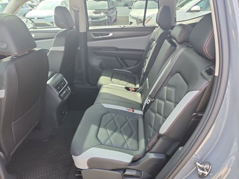 New 2026 Volkswagen Atlas Peak Edition image 12